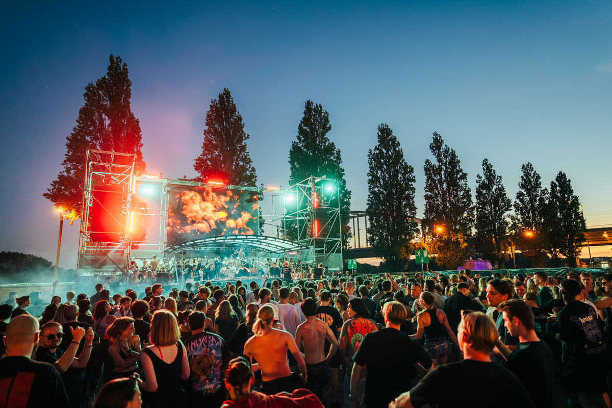 Loading... just a sec